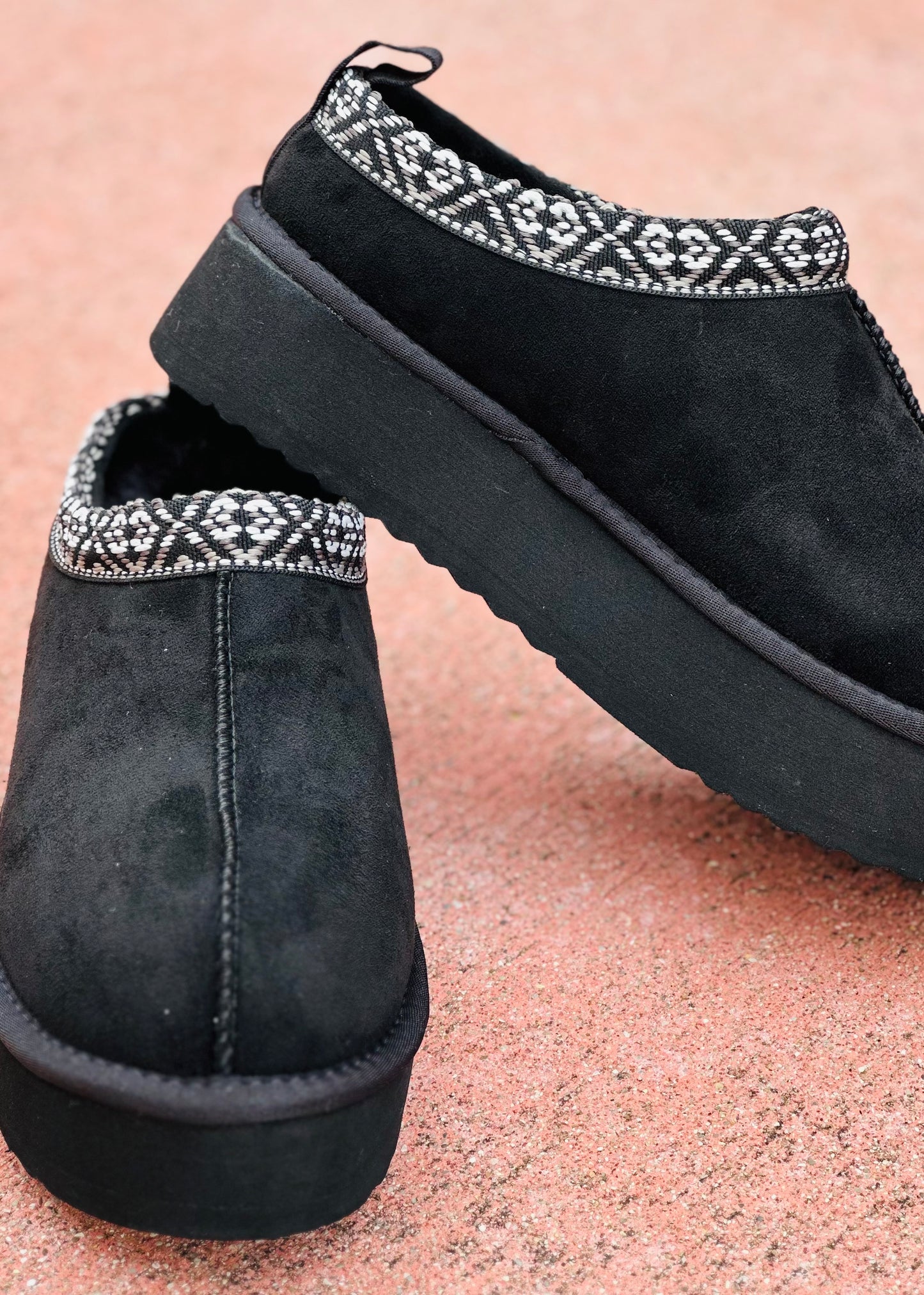 BLACK - EAGLE SLIP ON CLOG