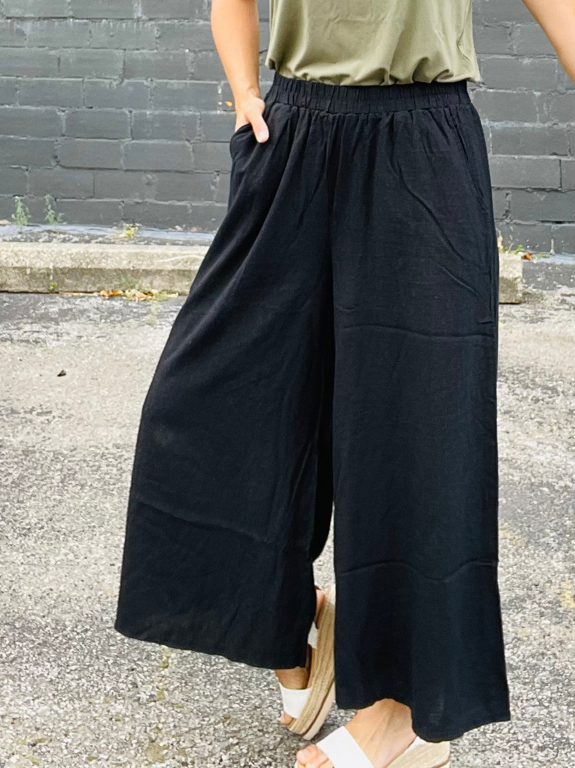 Black -  Wide Leg Linen Pants