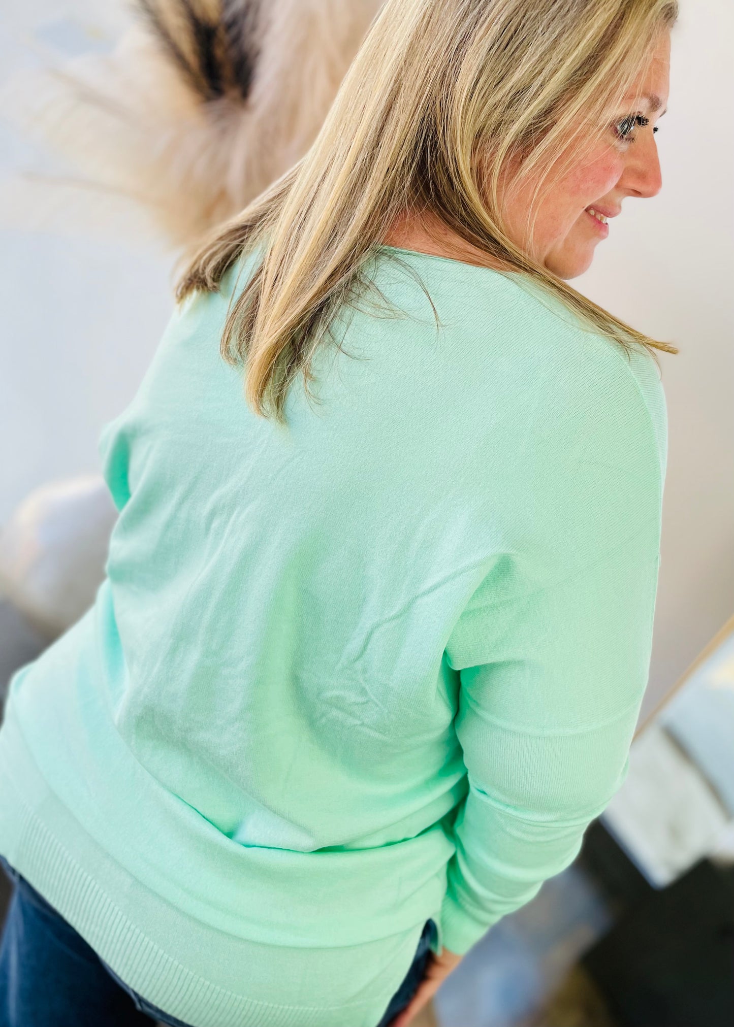 MINT - V-NECK SWEATER