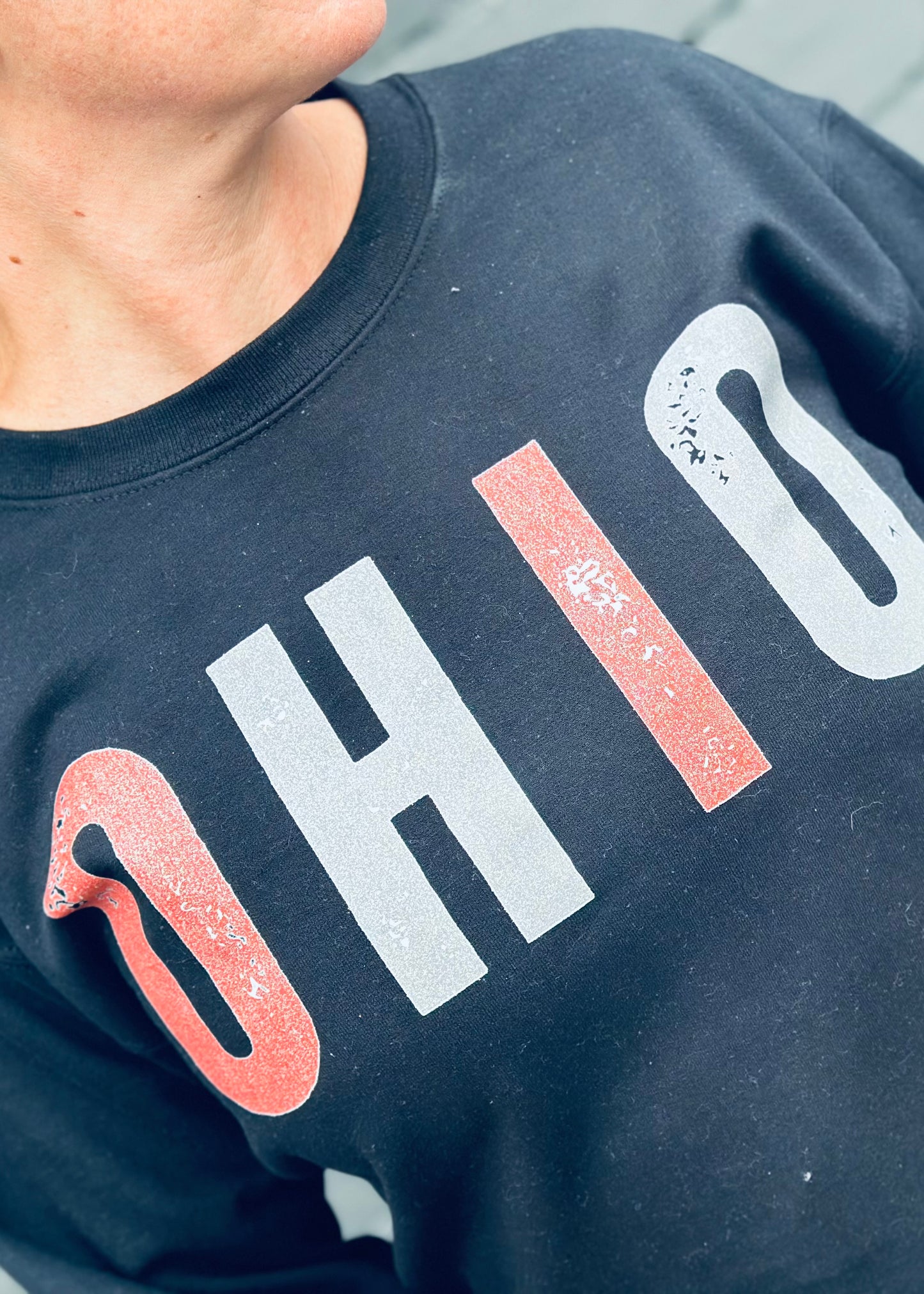 PREORDER - DISTRESSED GLITTER OHIO GRAPHIC PULLOVER