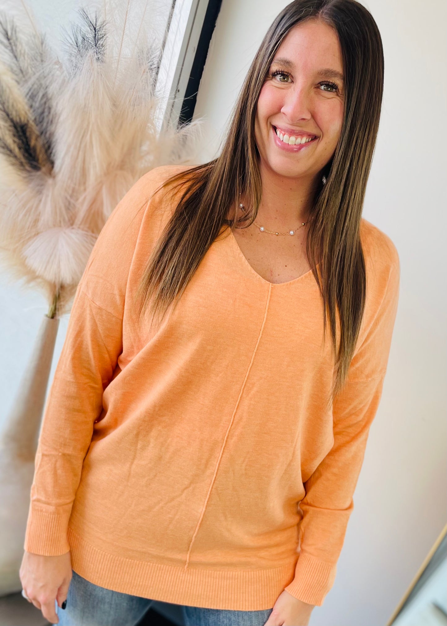 ORANGE - V-NECK SWEATER