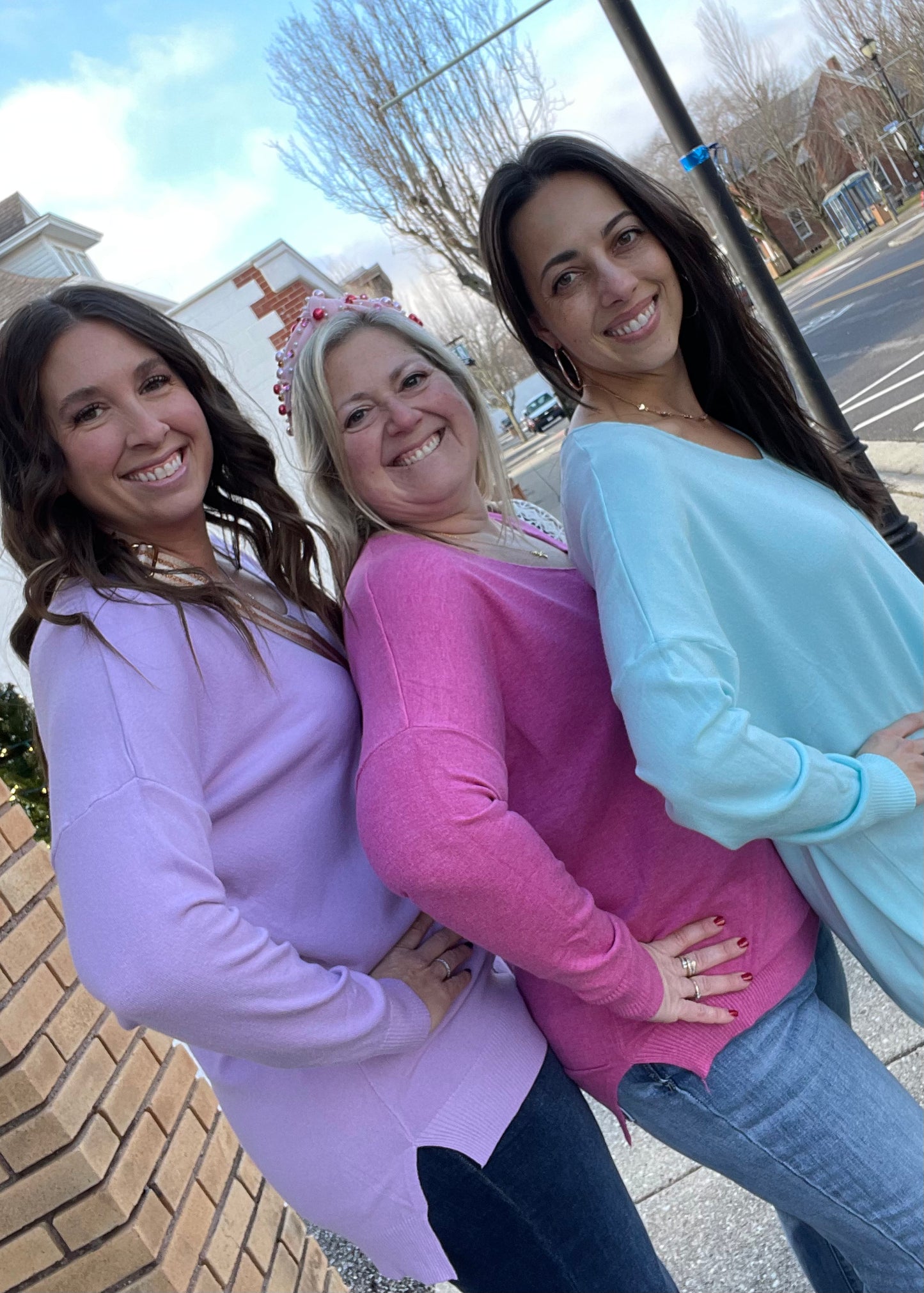 HOT PINK - V-NECK SWEATER