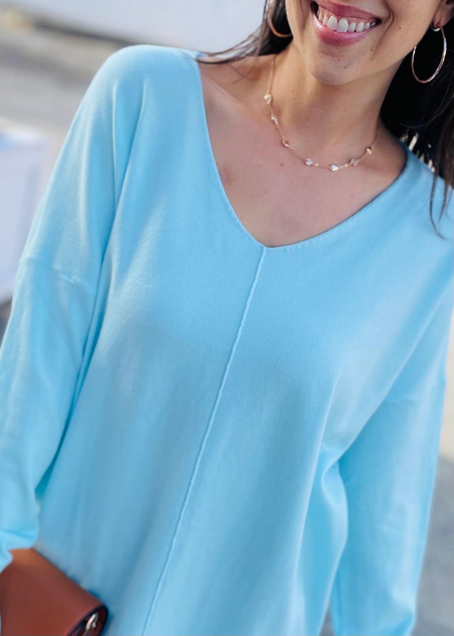 ICE BLUE - V-NECK SWEATER