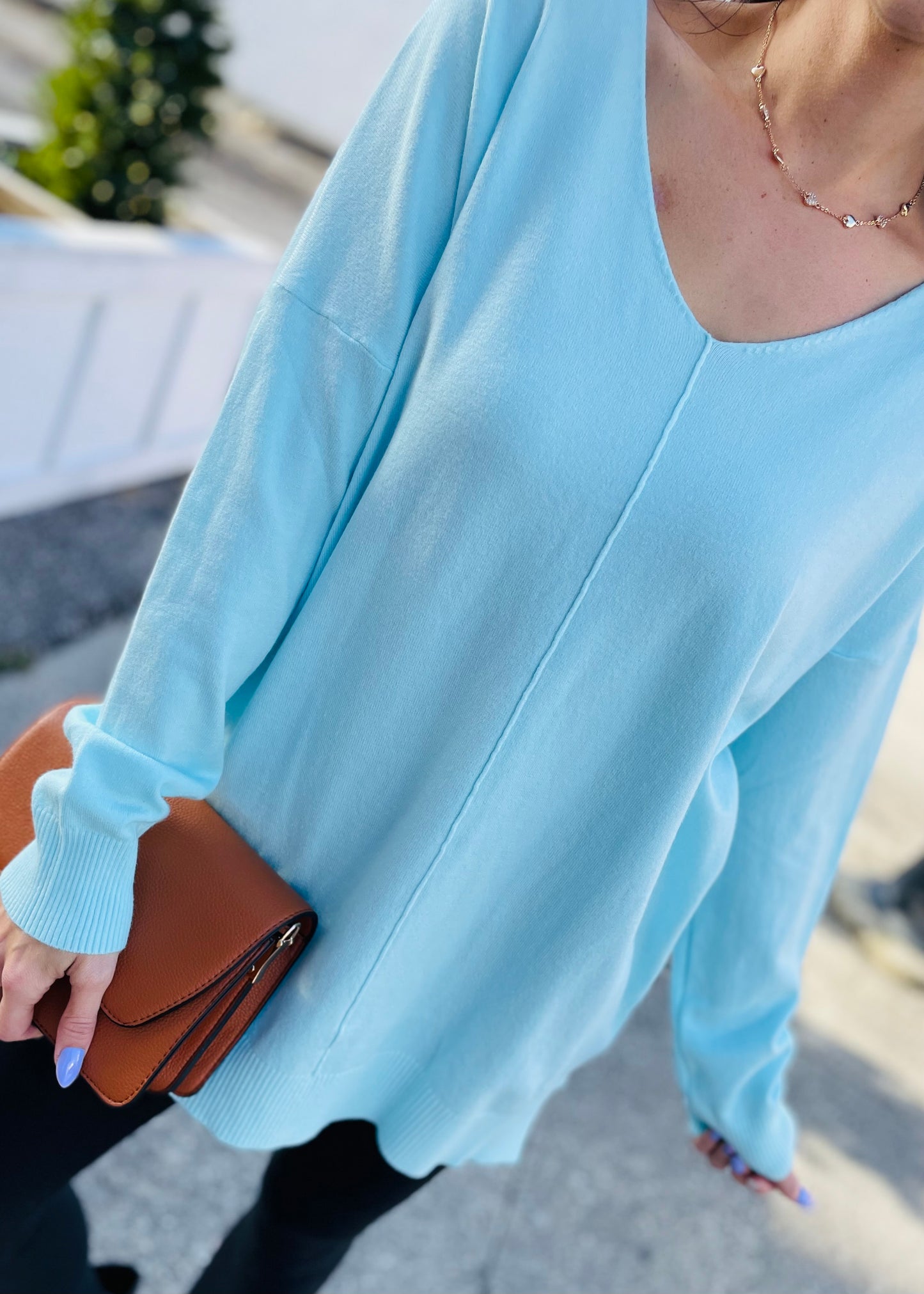 ICE BLUE - V-NECK SWEATER