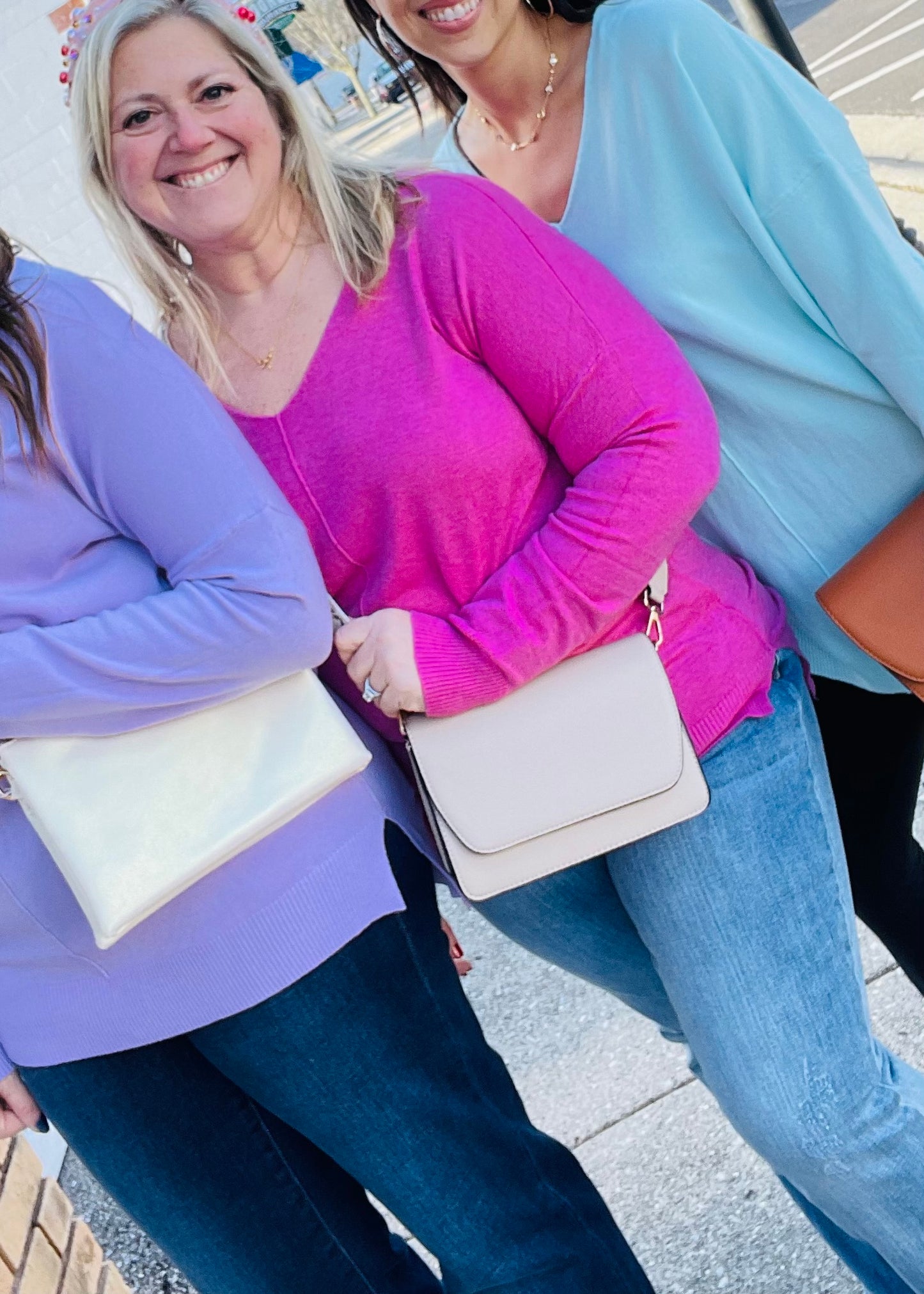 ICE BLUE - V-NECK SWEATER