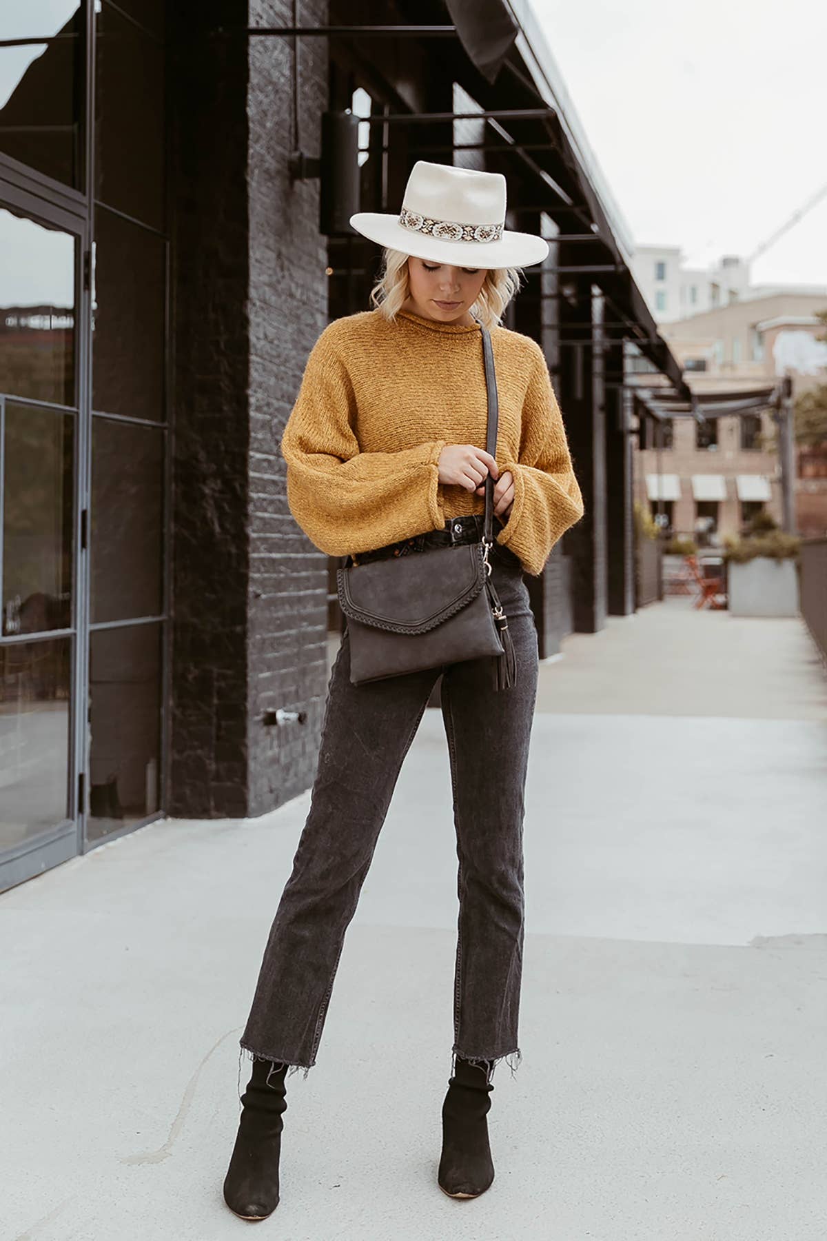 M1802A Sloane Flapover Crossbody w/ Whipstitch and Tassel: Brown